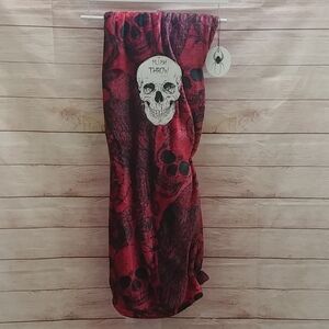 NWT Red Plush Throw Skull, Rose And Raven Red Background 50X60